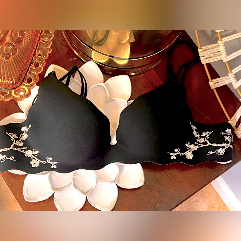 Victoria’s Secret Very Sexy Push-up Bra 34B